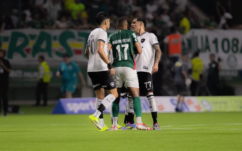 Correa e Marlon Freitas discutiram após Palmeiras x Botafogo (Foto: Crizam França/Photo Premium/Gazeta Press)