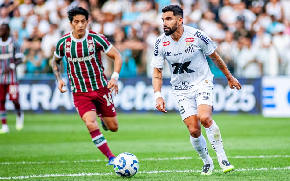 Tomás Rincón durante partida do Santos contra o Fluminense. (Foto: Gero Rodrigues/O Fotografico/Gazeta Press)