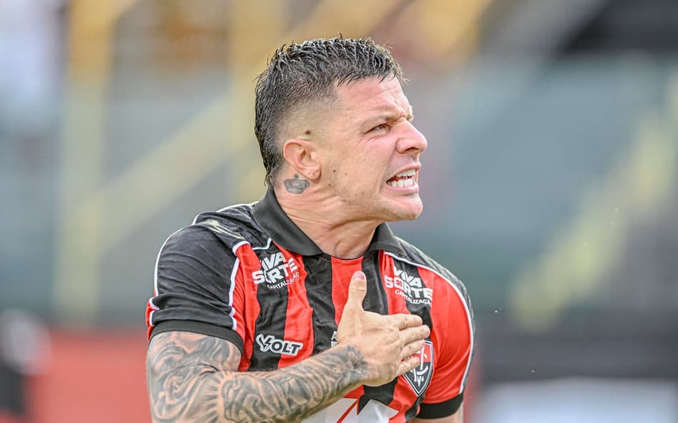 Renato Kayser comemora gol pelo Vitória (Foto: Fillipe Alves/Agência F8/Gazeta Press)