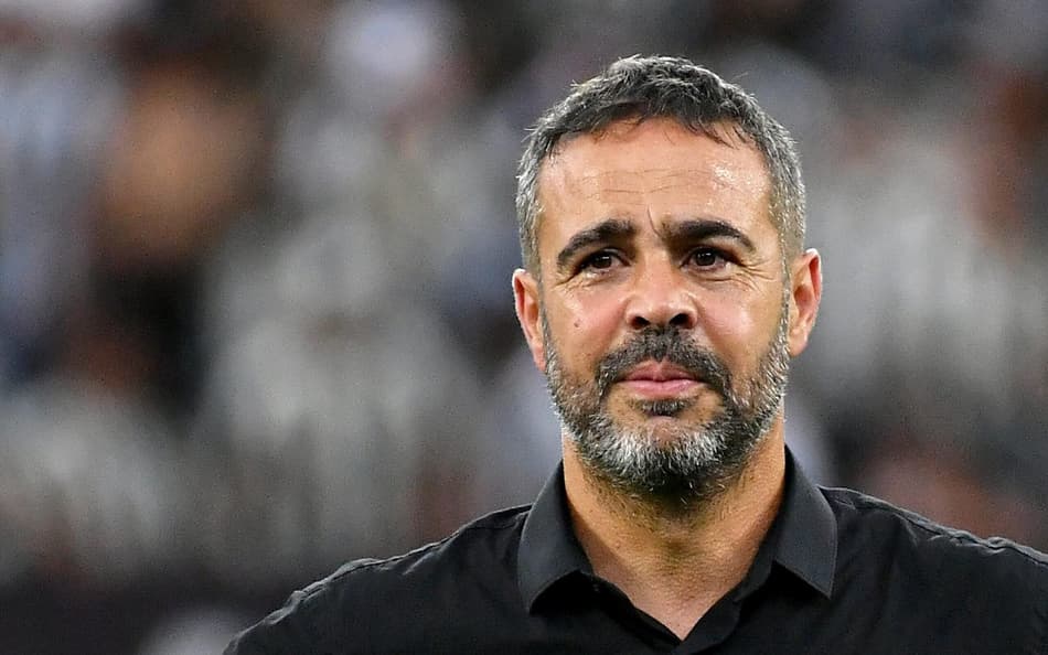 Artur Jorge emocionado com o título brasileiro no Botafogo (Foto: : AndrÃ© Fabiano/Código19/Gazeta Press)