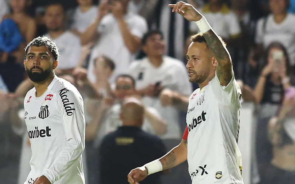 Gabriel Barbosa e Neymar durante jogo entre o Santos e o Internacional. (Foto: Mauricio De Souza/Agif/Gazeta Press)