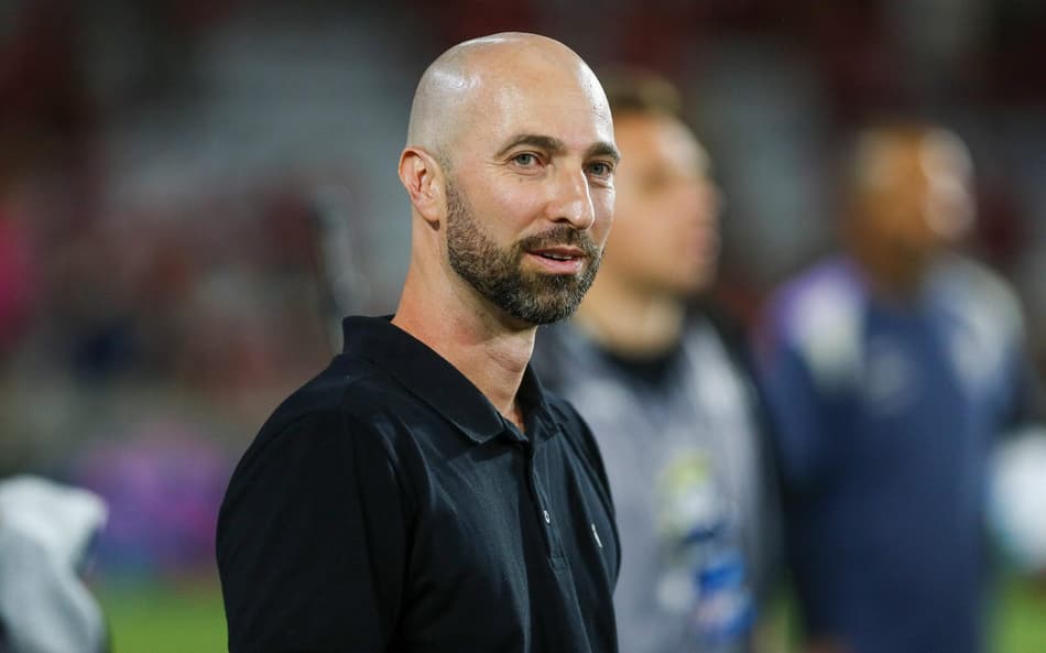 Rodrigo Bellão é o técnico interino do Botafogo (Foto: Geraldo Bubniak/AGB/GazetaPress)
