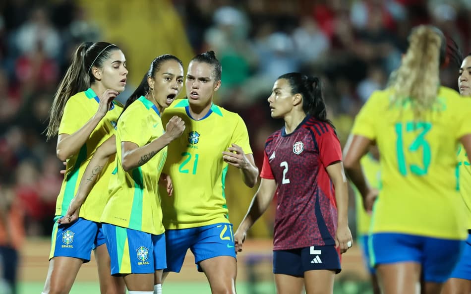 Adriana marcou gol de pênalti no amistoso com a Costa Rica Lívia vVillas Boas/Staff Images/CBF