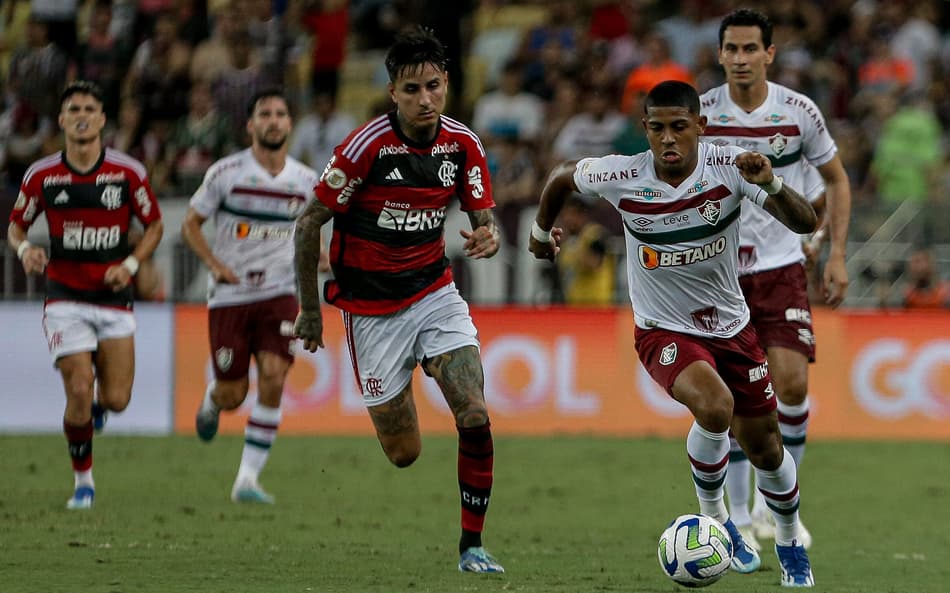 John Kennedy e Pulgar no Flamengo x Fluminense (Foto: Lucas Merçon/ Fluminense)