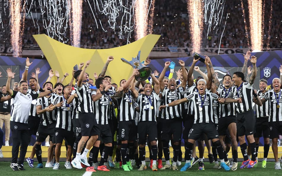 Ex-Botafogo campeão do Brasileiro e Libertadores, dispara contra Textor: 'Mentiroso'