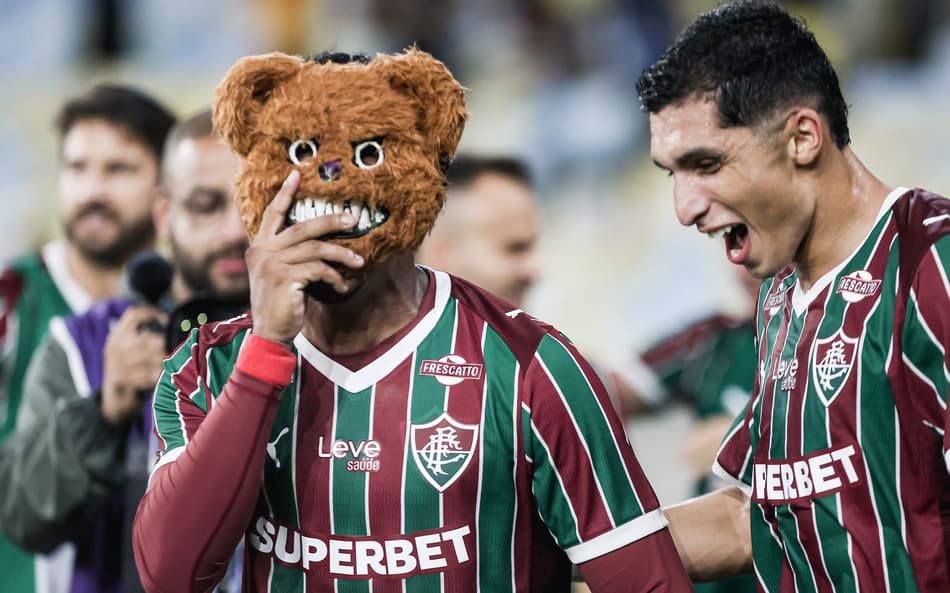 John Kennedy e Serna comemoram gol em Fluminense x Flamengo (Foto: Lucas Merçon/ Fluminense FC)
