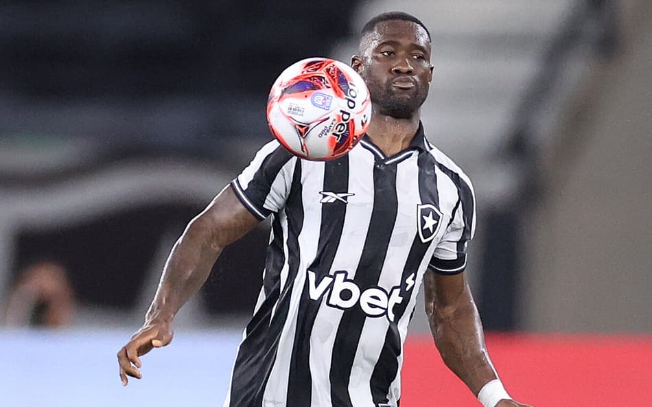 Bastos em ação pelo Botafogo contra o Fluminense (Foto: Vítor Silva/Botafogo)