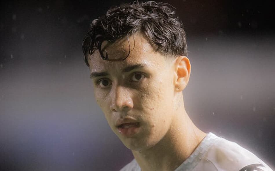 Gabriel Bontempo assinou o primeiro contrato profisisonal com o Santos em 2022. (Foto: Raul Baretta/ Santos FC)