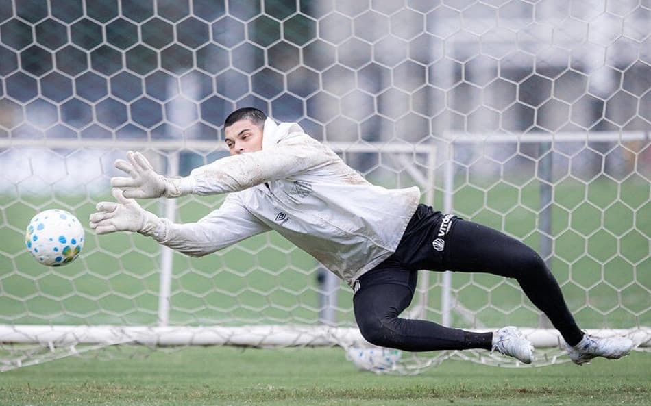 Gabriel Brazão durante treino do Santos no CT Rei Pelé. (Foto: Raul Baretta/ Santos FC)