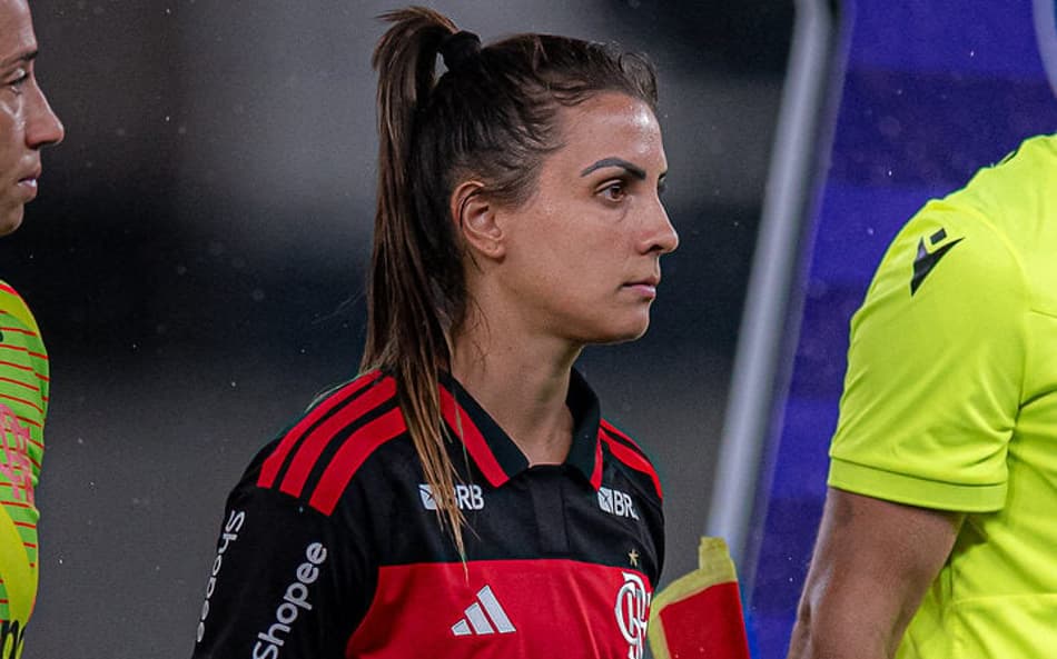 Djeni critica atraso da arbitragem no Brasileirão Feminino. (Foto: PaulaReis/Flamengo)