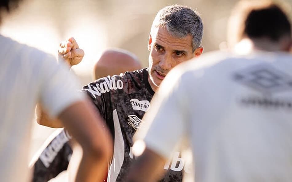 Vojvoda vai comandar o Santos pelo 33º jogo desde a chegada ao clube. (Foto: Raul Baretta/ Santos FC)