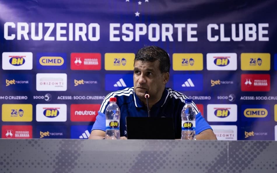 Athletico-PR e Cruzeiro, na Arena da Baixada (Fotos: Igor Barrankievicz e Du Caneppele/Cruzeiro)