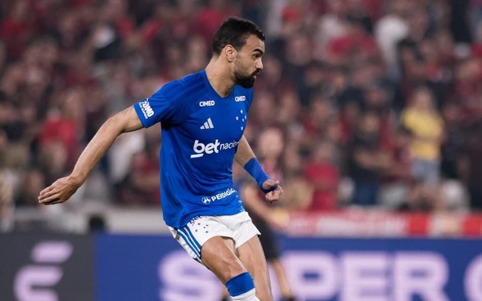 Athletico-PR e Cruzeiro, na Arena da Baixada (Fotos: Igor Barrankievicz e Du Caneppele/Cruzeiro)