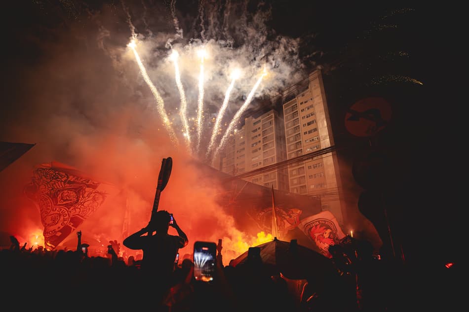 Vigília de comemoração da torcida dos 118 anos do Galo (Foto: Pedro Souza / Atlético)