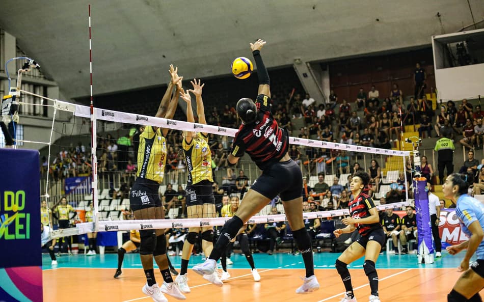 Sesc RJ Flamengo e Mackenzie voltarão a se enfrentar nas quartas de final da Superliga Feminina (Foto: Julliana Nascimento / CRF)