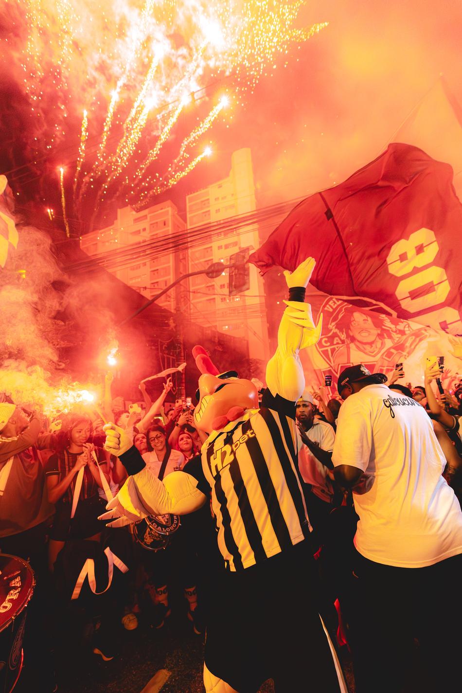 Vigília de comemoração da torcida dos 118 anos do Galo (Foto: Pedro Souza / Atlético)