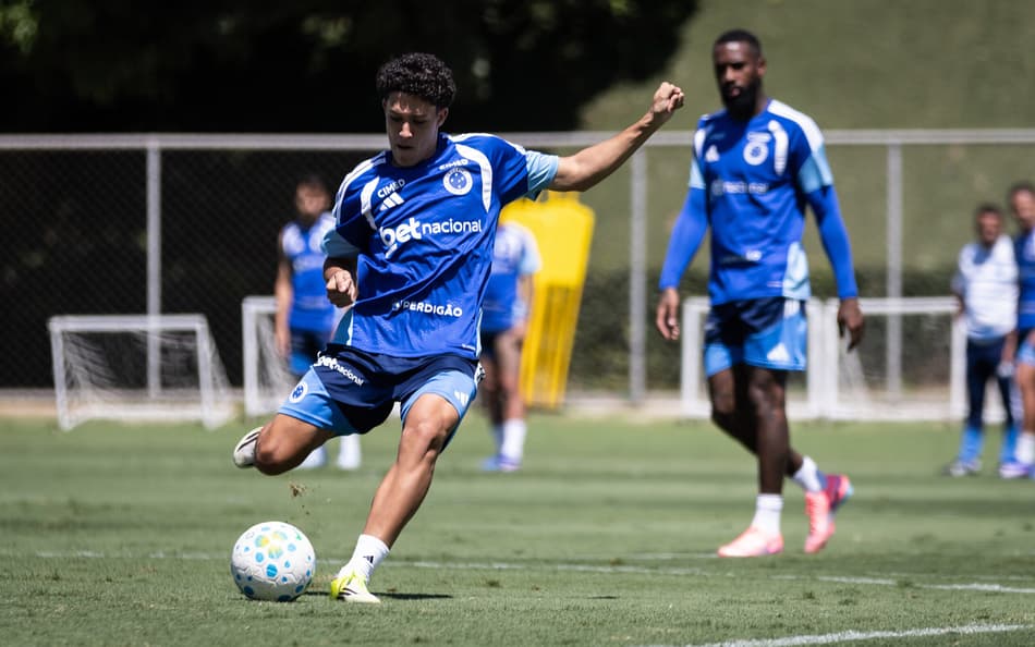 Joia da base do Cruzeiro inicia processo de integração ao profissional