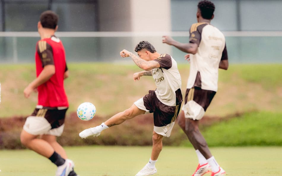 Carrascal em treino do Flamengo (Foto: Adriano Fontes/Flamengo)