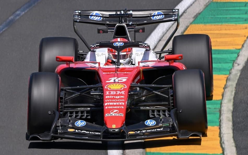 Charles Leclerc é líder do primeiro treino livre da F1 2026, no GP da Austrália (Foto: William West/ AFP)