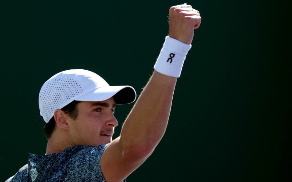 João Fonseca na vitória sobre Karen Khachanov em Indian Wells (Foto: Harry How /AFP)