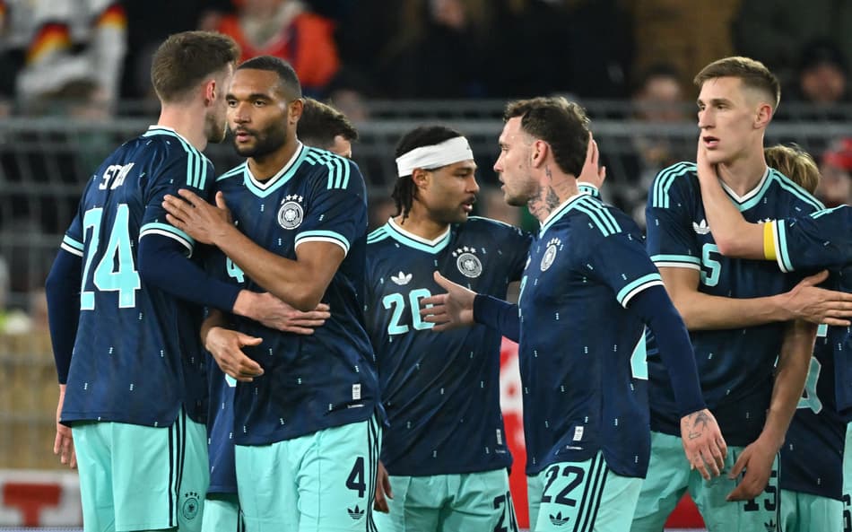 A Alemanha encara Gana em um amistoso (Foto: Fabrice COFFRINI / AFP)