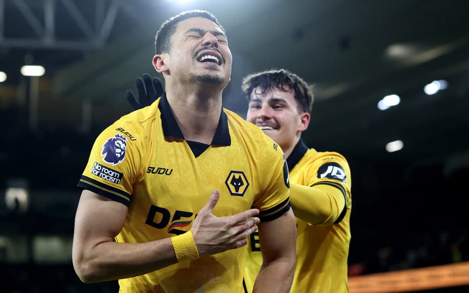 André comemorando o gol do Wolves sobre o Liverpool (Foto: Darren Staples/AFP)