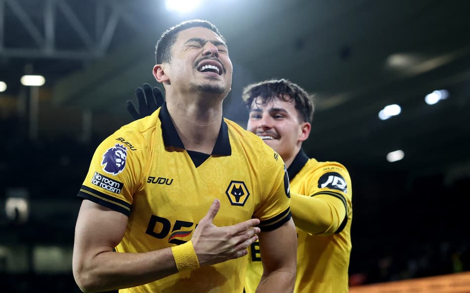André comemorando o gol do Wolves sobre o Liverpool (Foto: Darren Staples/AFP)