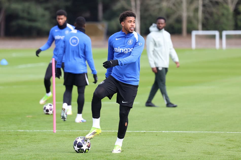 Andrey Santos em treino do Chelsea antes de jogo contra o PSG, pela Champions League