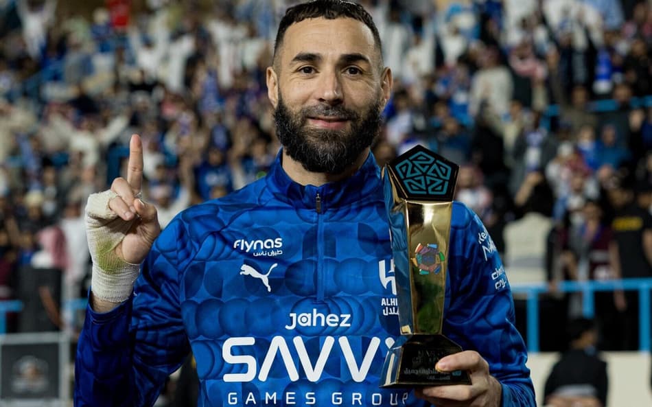 Benzema com prêmio de melhor jogador da partida pelo Al-Hilal
