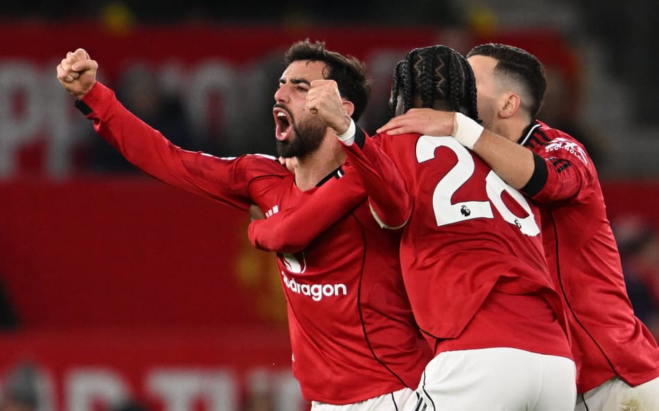Bruno Fernandes em ação pela Manchester United (Foto: PETER POWELL / AFP)