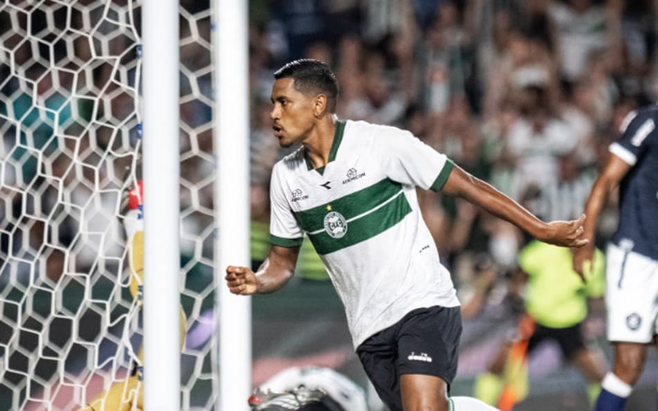 Pedro Rocha comemora gol do Coritiba contra o Remo (Foto: JP Pacheco/Coritiba)