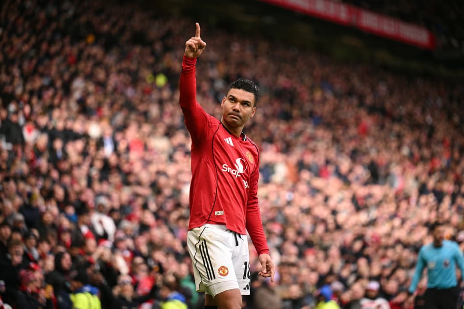 Casemiro comemora gol do Manchester United sobre o Aston Villa, pela Premier League