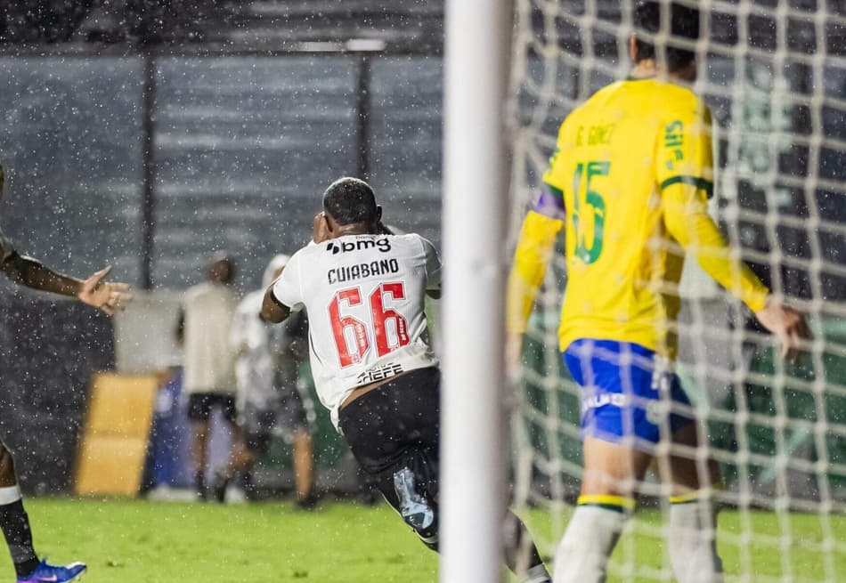 De virada, Vasco vence o Palmeiras na estreia de Renato Gaúcho