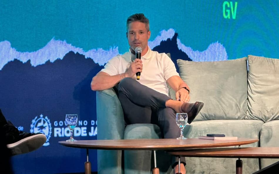 Diego palestrando no Fut Sunmit (Foto: Lucas Bayer/Lance!)