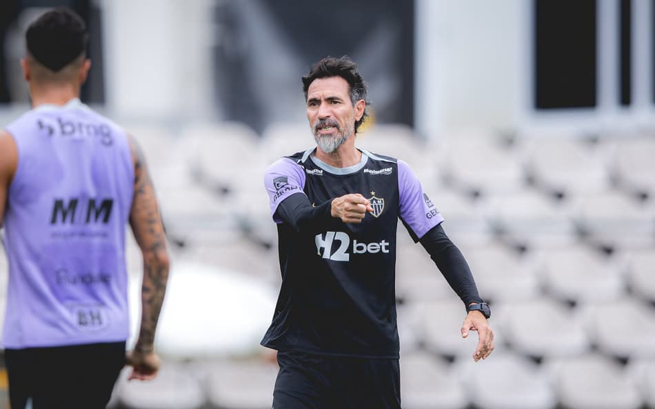 Domínguez em treinamento na cidade do galo (Foto: Pedro Souza / Atlético)