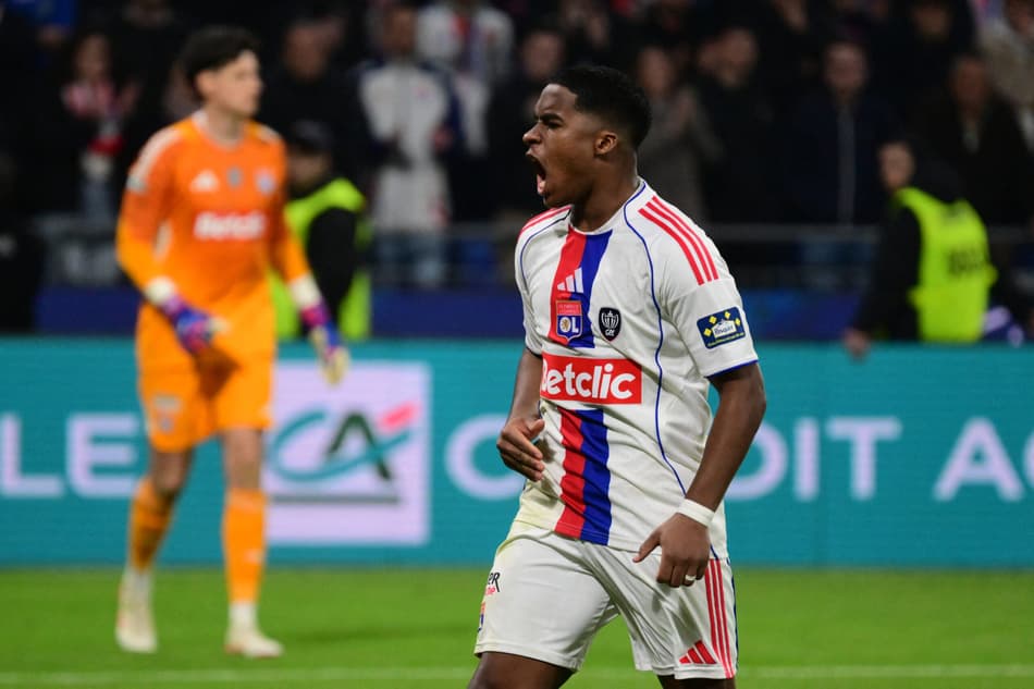 Endrick reage durante Lyon x Lens, pela Copa da França