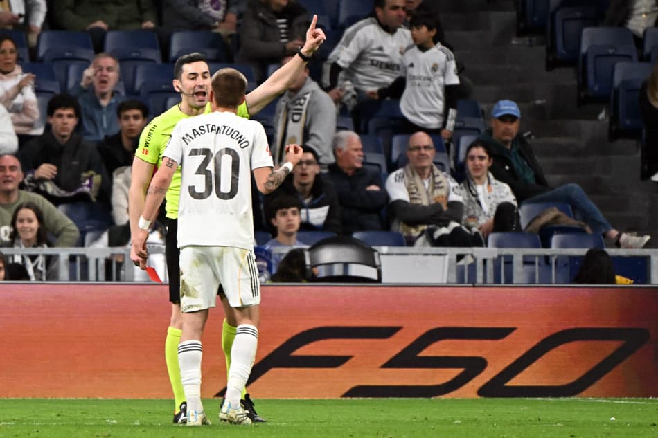 Expulsão de Mastantuono, do Real Madrid (Foto: Javier Soriano/AFP)