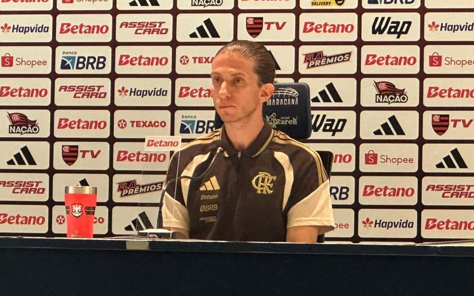 Filipe Luís em coletiva após a vitória do Flamengo sobre o Madureira (Foto: Lucas Bayer/Lance!)