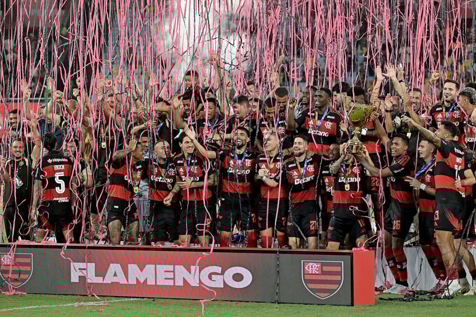 Top-5 clubes brasileiros que mais receberam premiações em 2026
