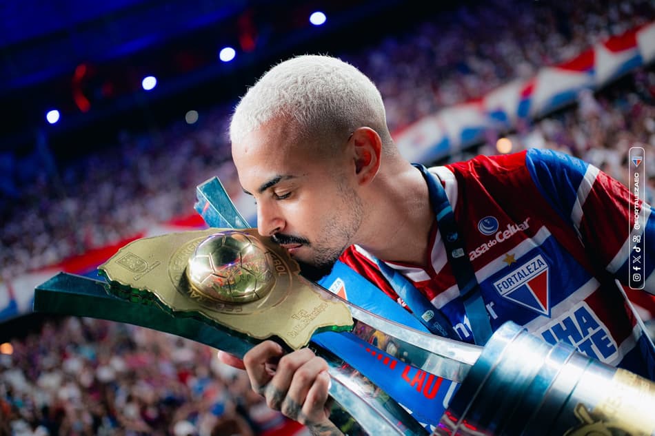 Ergue o troféu! Veja os campeões estaduais do fim de semana