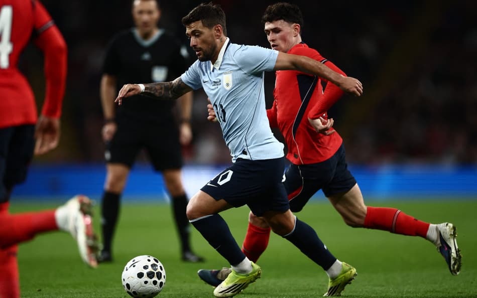 Arrascaeta em ação pelo Uruguai (Foto: Henry Nicholls / AFP)