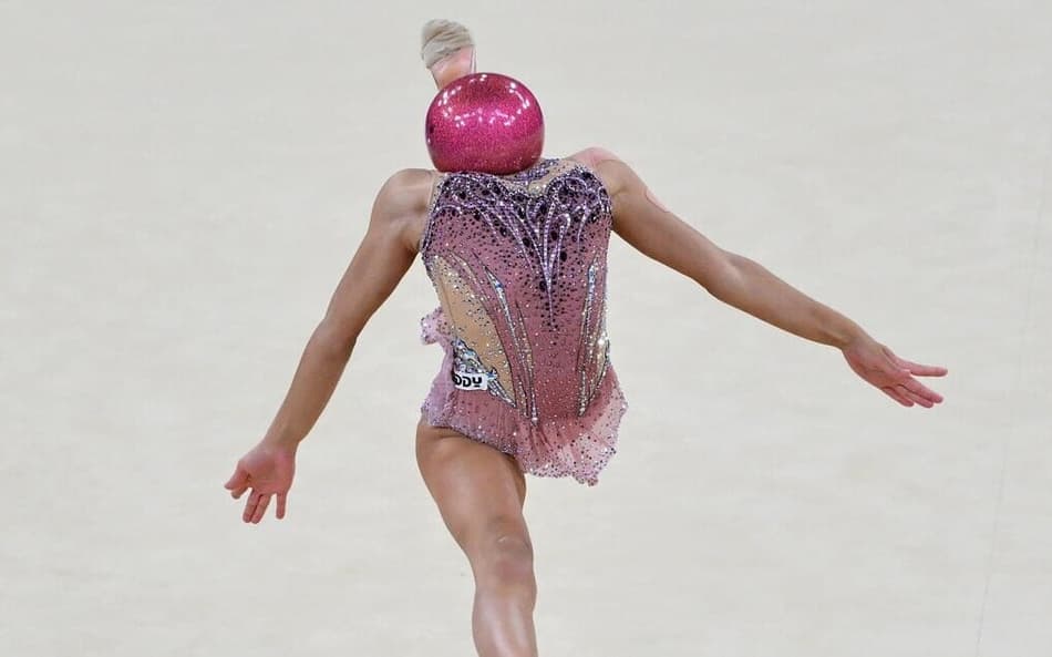 Sofia Raffaeli, a ginasta "sem cabeça", nos Jogos Olímpicos Paris 2024 (Foto: Naomi Baker/Getty Images)