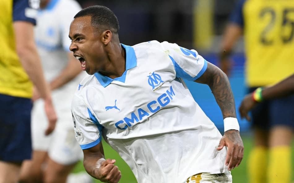 Igor Paixão comemora gol pela Champions League (Foto: NICOLAS TUCAT / AFP)