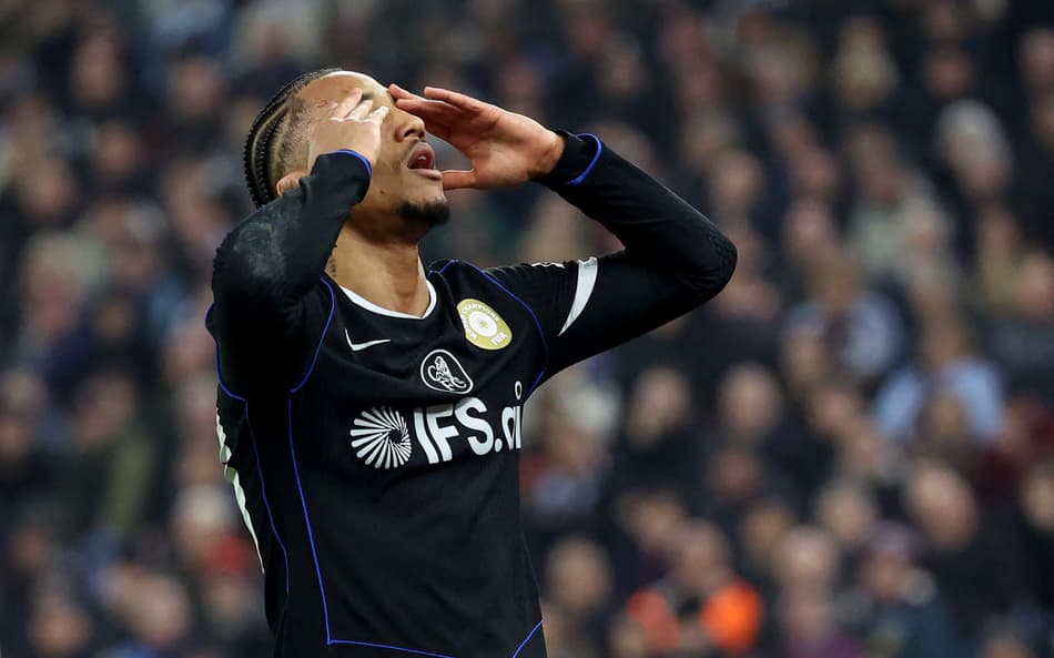 João Pedro comemorando o gol feito no duelo entre Aston Villa x Chelsea (Foto: Darren Staples/AFP)