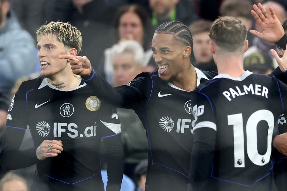 João Pedro comemorando o gol no duelo entre Aston Villa x Chelsea (Foto: Darren Staples/AFP)