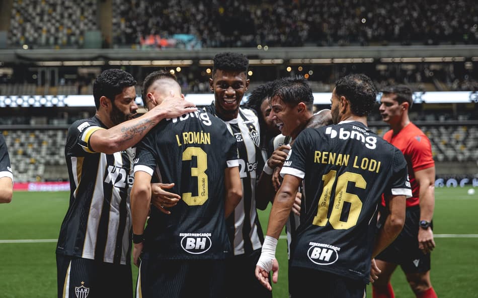 Jogadores comemoram gol contra o São Paulo (Foto: Pedro Souza / Atlético)