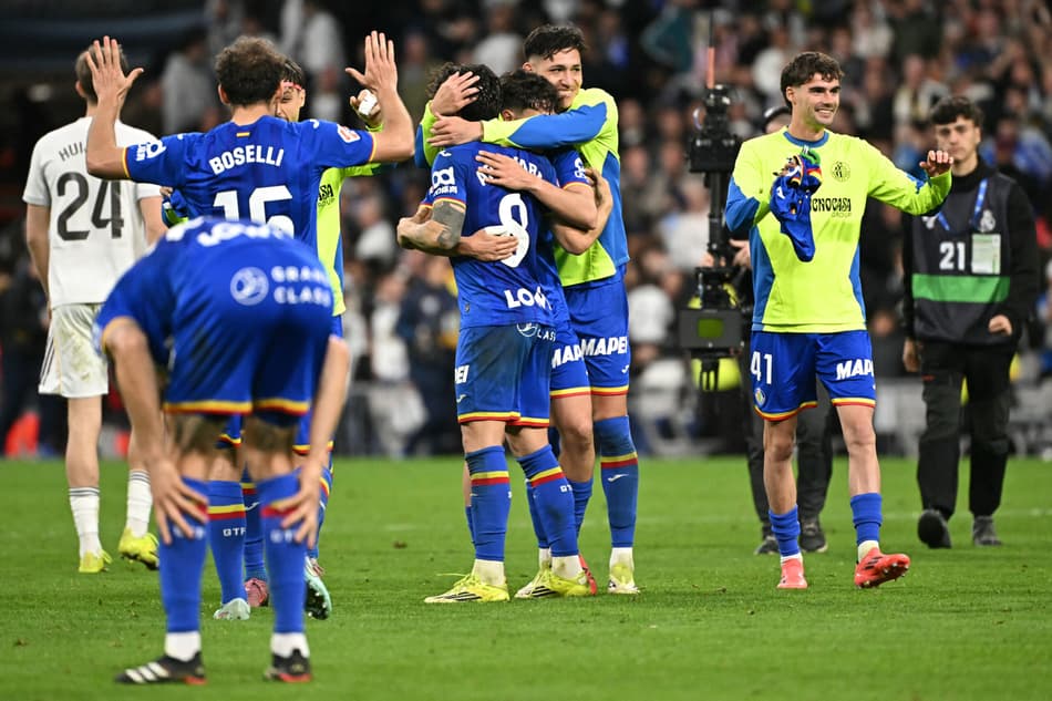 Jogadores do Getafe comemorando a vitória sobre o Real Madrid (Foto: Javier Soriano/AFP)