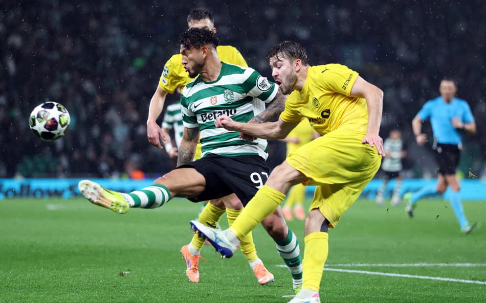 Jogadores do Sporting e Bodo/Glimt em ação na Champions League (Foto: Patricia de Melo Moreira/AFP)