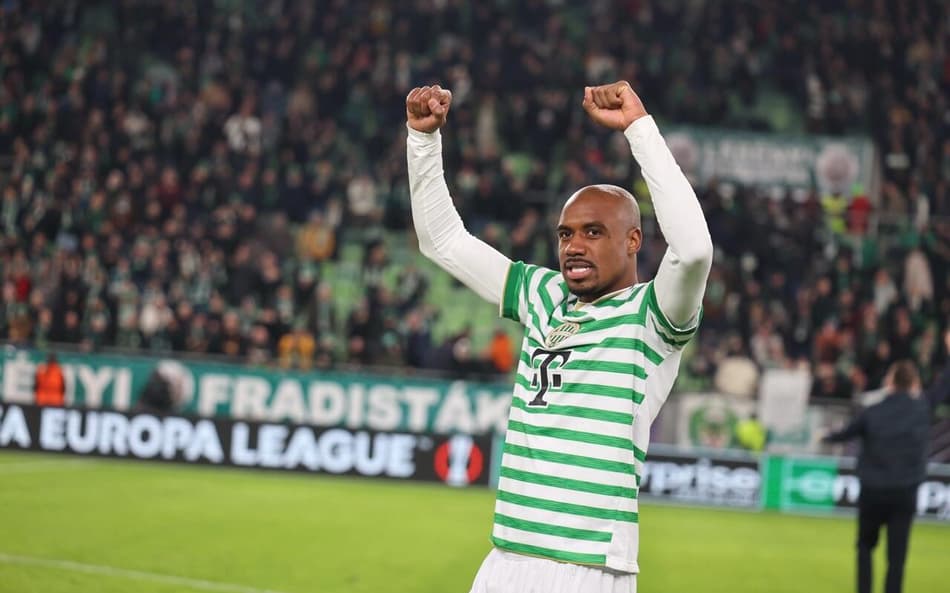 Júlio Romão em ação pelo Ferencváros (Foto: Divulgação)