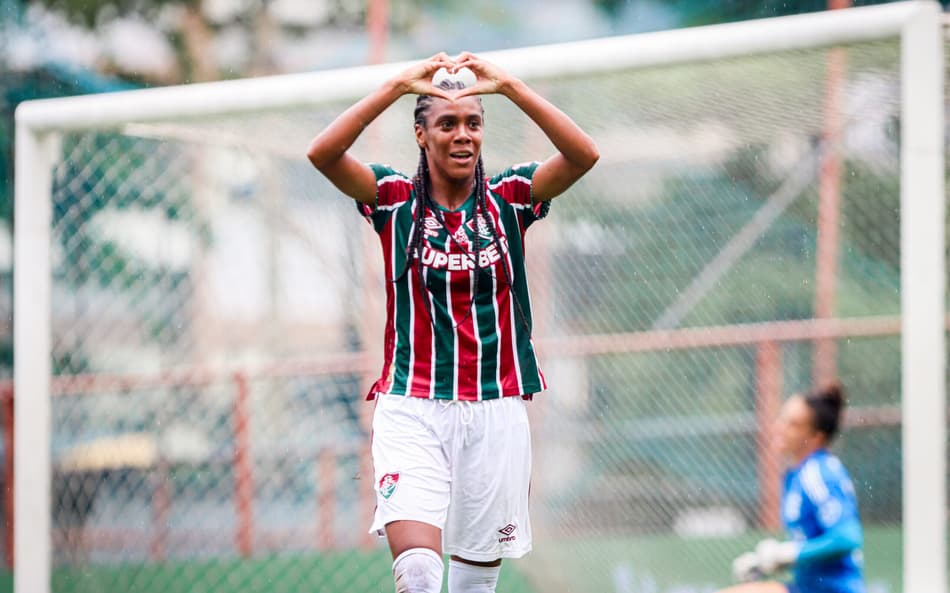 Keké comemora gol marcado pelo Fluminense contra o Flamengo na decisão do Carioca Feminino